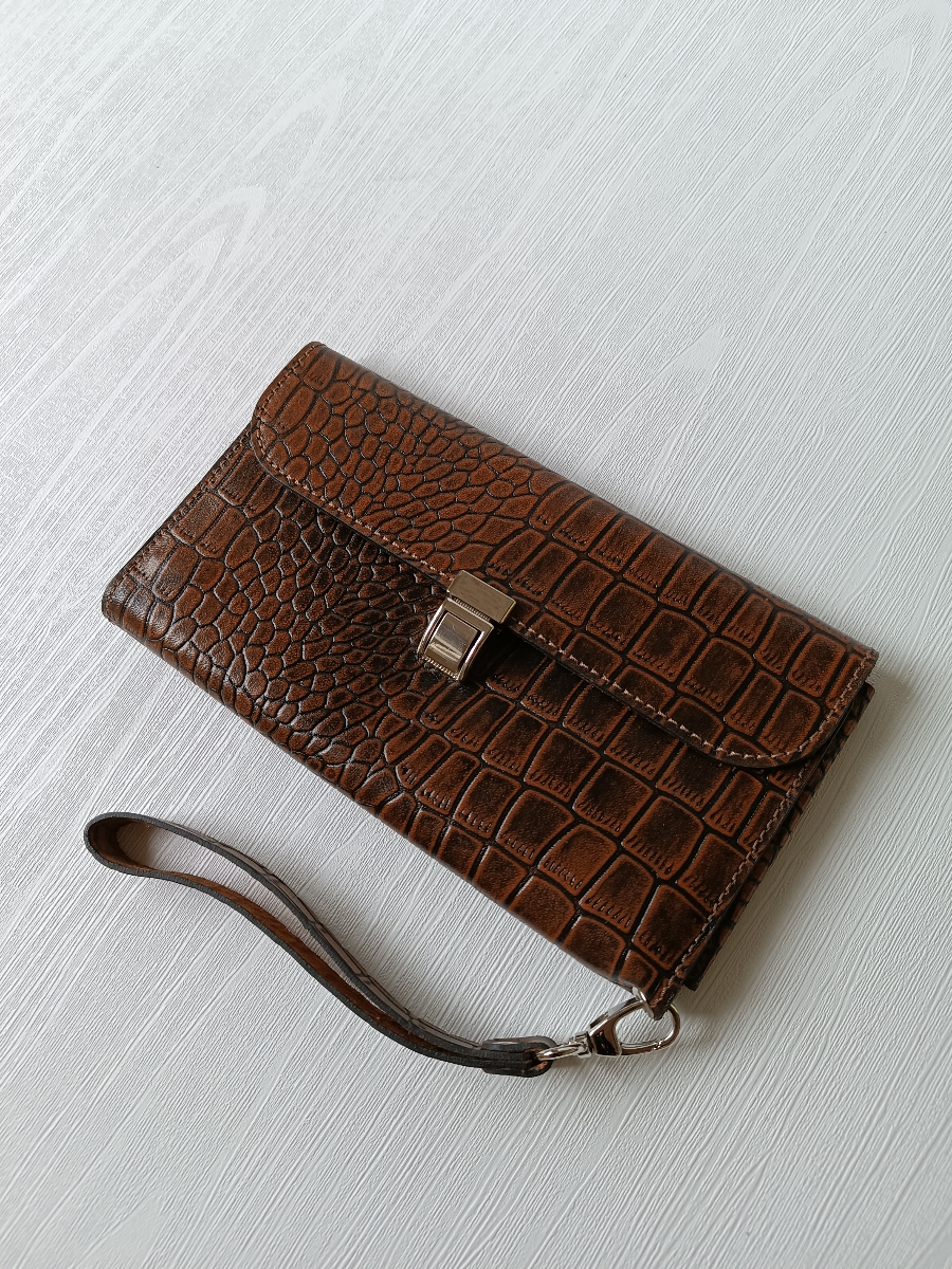 کیف پول و مدارک دستی